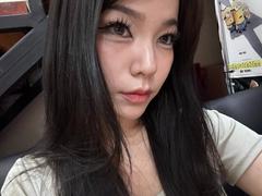 ShelliQuirin - female with black hair webcam at xLoveCam