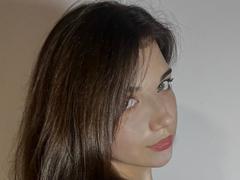 ShellieBessmer - female with brown hair webcam at xLoveCam