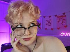 ShellyLove69 from xLoveCam