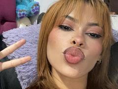 shelsy - female webcam at ImLive