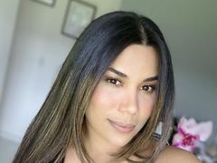 Sheyleeya - female with brown hair and  big tits webcam at xLoveCam