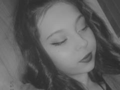 Sheytanna - female with brown hair webcam at xLoveCam