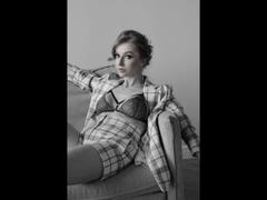 SHEZEL - blond female with  big tits webcam at LiveJasmin