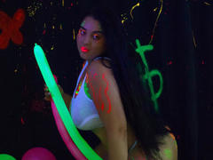 ShinyMurpy - female with black hair webcam at xLoveCam