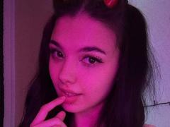 ShylaCatillo - female with black hair webcam at xLoveCam