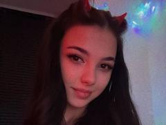 ShylaCatillo - female with black hair webcam at xLoveCam