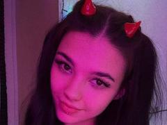 ShylaCatillo - female with black hair webcam at xLoveCam