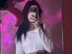 ShylaCatillo - female with black hair webcam at xLoveCam