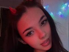 ShylaCatillo - female with black hair webcam at xLoveCam