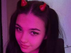 ShylaCatillo - female with black hair webcam at xLoveCam