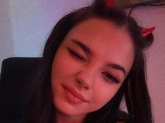 ShylaCatillo - female with black hair webcam at xLoveCam