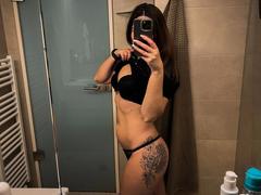 Shyla-hot - female with brown hair webcam at xLoveCam