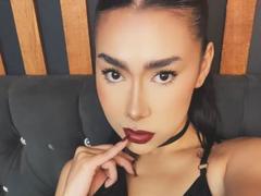 SiennaKlein - female with black hair webcam at LiveJasmin