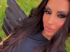 SiennaHays - female with brown hair and  big tits webcam at xLoveCam
