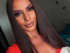 SiennaHays - female with brown hair and  big tits webcam at xLoveCam