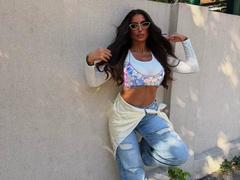 SiennaHays - female with brown hair and  big tits webcam at xLoveCam