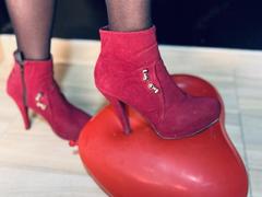 SilenaLee - female with black hair and  small tits webcam at xLoveCam