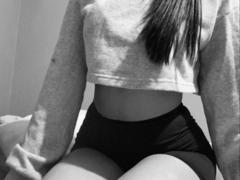 SilvaShute - female with black hair webcam at xLoveCam