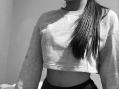 SilvaShute - female with black hair webcam at xLoveCam