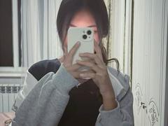 SilvaShute - female with black hair webcam at xLoveCam