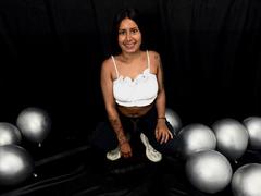 SilvanaNoir - female with black hair webcam at xLoveCam