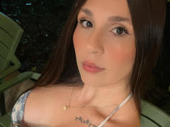 Kailyann - female with brown hair and  big tits webcam at xLoveCam