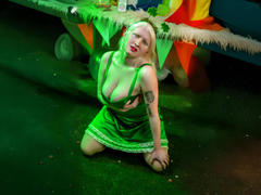 SilverLady - blond female webcam at xLoveCam