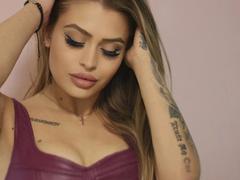 Simsibaby-hot - blond female webcam at xLoveCam