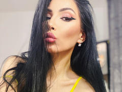 SinReea - female with black hair webcam at xLoveCam