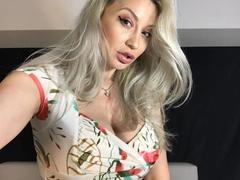 SingleLady-hot - blond female webcam at xLoveCam