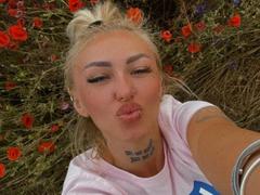 SinnersMuse - blond female webcam at xLoveCam
