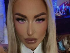 SinnersMuse - blond female webcam at xLoveCam