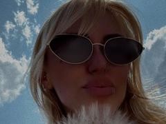 SinnersMuse - blond female webcam at xLoveCam