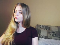 SirenaTigress - female with brown hair webcam at ImLive