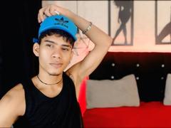 SkinnyCuteAlyer - male webcam at xLoveCam