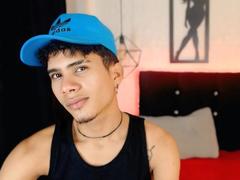 SkinnyCuteAlyer - male webcam at xLoveCam