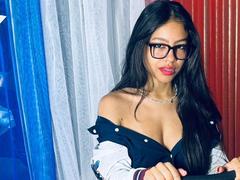 SkyWinter - female with black hair webcam at xLoveCam