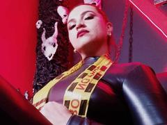 SkylarDesire from xLoveCam
