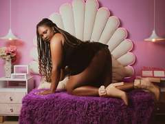 SkylerNaomi - female with black hair and  big tits webcam at xLoveCam