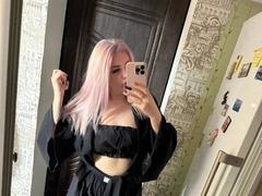 SlankyMic-hot - blond female webcam at xLoveCam