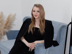 SnezhanaMartin - blond female webcam at LiveJasmin