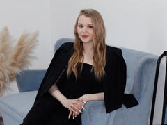 SnezhanaMartin - blond female webcam at LiveJasmin