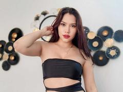 SoffieEssie - female with brown hair webcam at xLoveCam