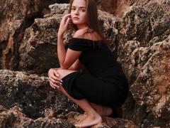 SofiLuu - female with brown hair and  big tits webcam at xLoveCam