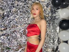 SofiaCumness - shemale webcam at xLoveCam