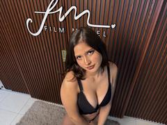 SashaWeys - female with brown hair webcam at LiveJasmin