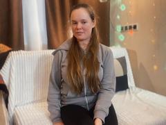 SofiaMellis - female with brown hair and  small tits webcam at xLoveCam