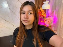 SofiaVelveth - female with brown hair and  big tits webcam at LiveJasmin