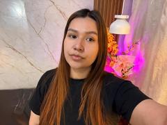 SofiaVelveth - female with brown hair and  big tits webcam at LiveJasmin