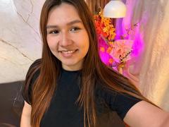 SofiaVelveth - female with brown hair and  big tits webcam at LiveJasmin